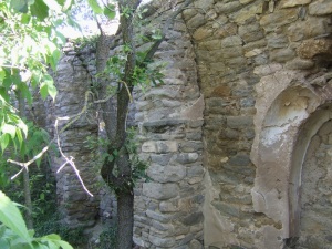 Muro norte. Pilastras que sotenían los arcos fajones